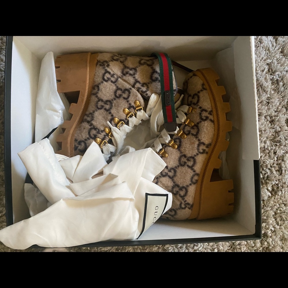 GUCCI BOOTS WOMEN 38 in great condition for women size 7.5-8